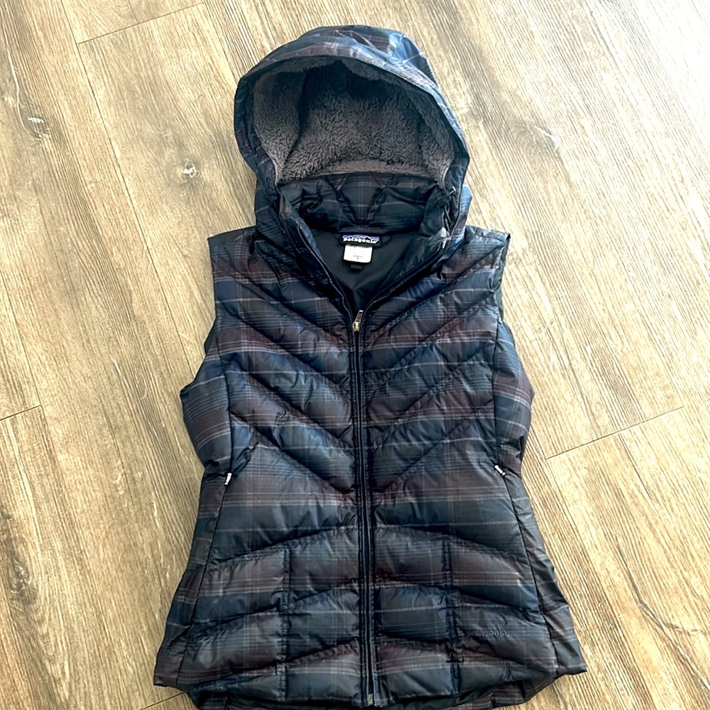 Women Patagonia Small down vest.